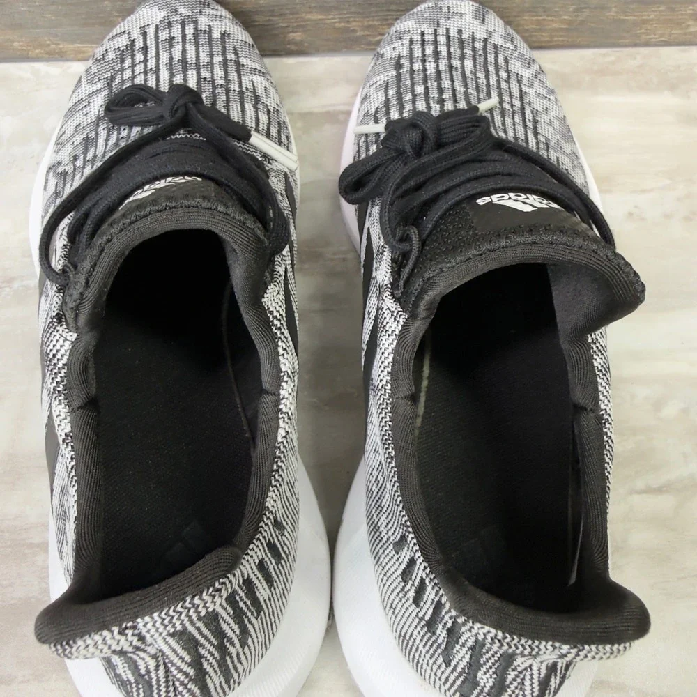 Adidas Swift Run Mens Size 8.5 Running Shoes Knit Athletic Sneakers Black White